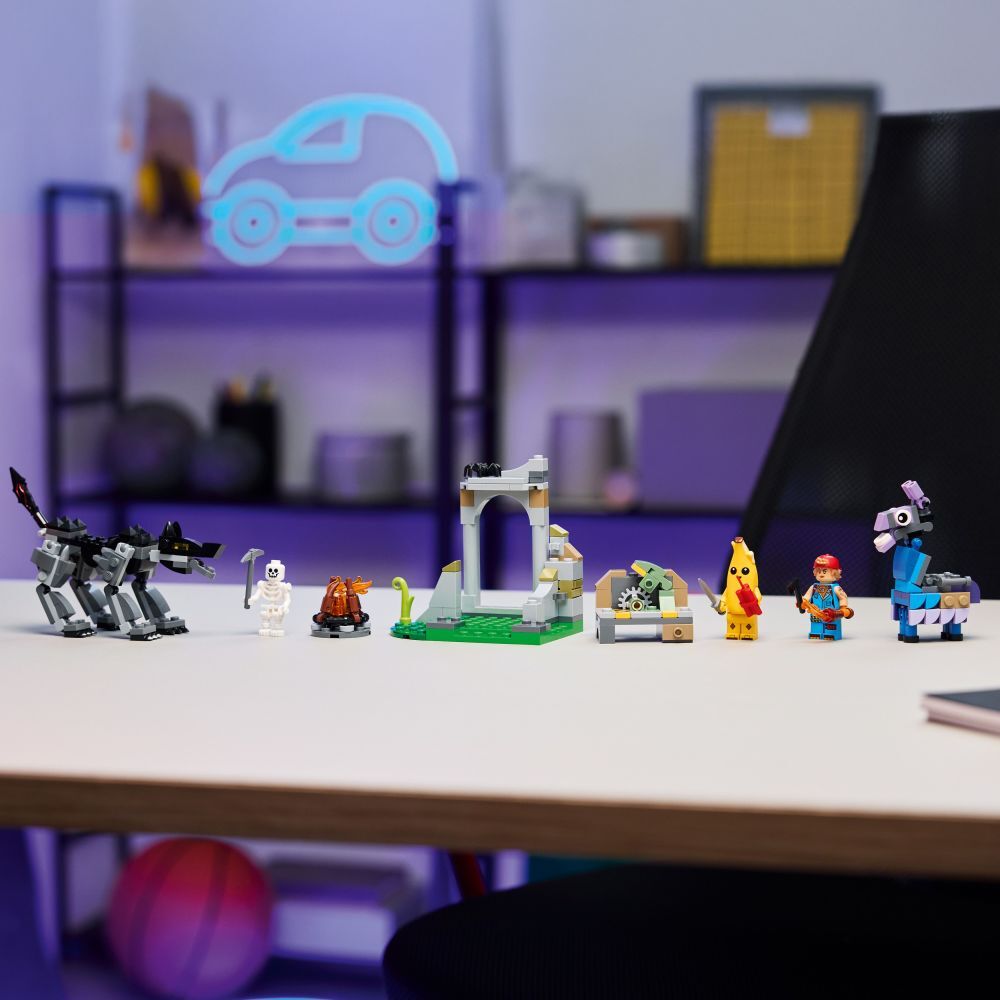 LEGO Fortnite: Peely & Sparkplug's Camp